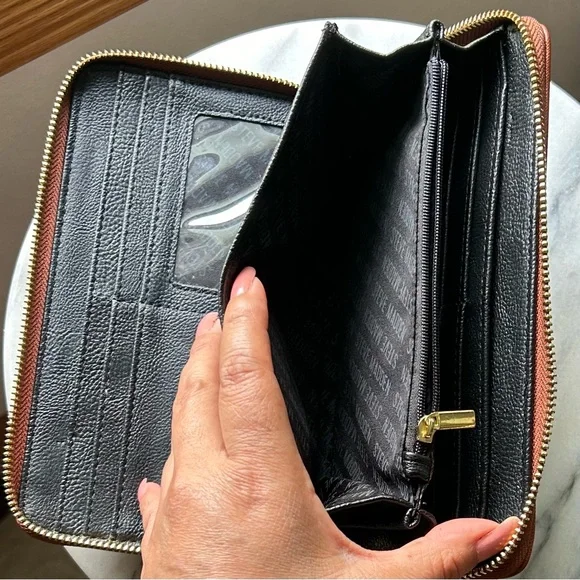 Steve Madden Brown round zipper wallet - Picture 5 of 6